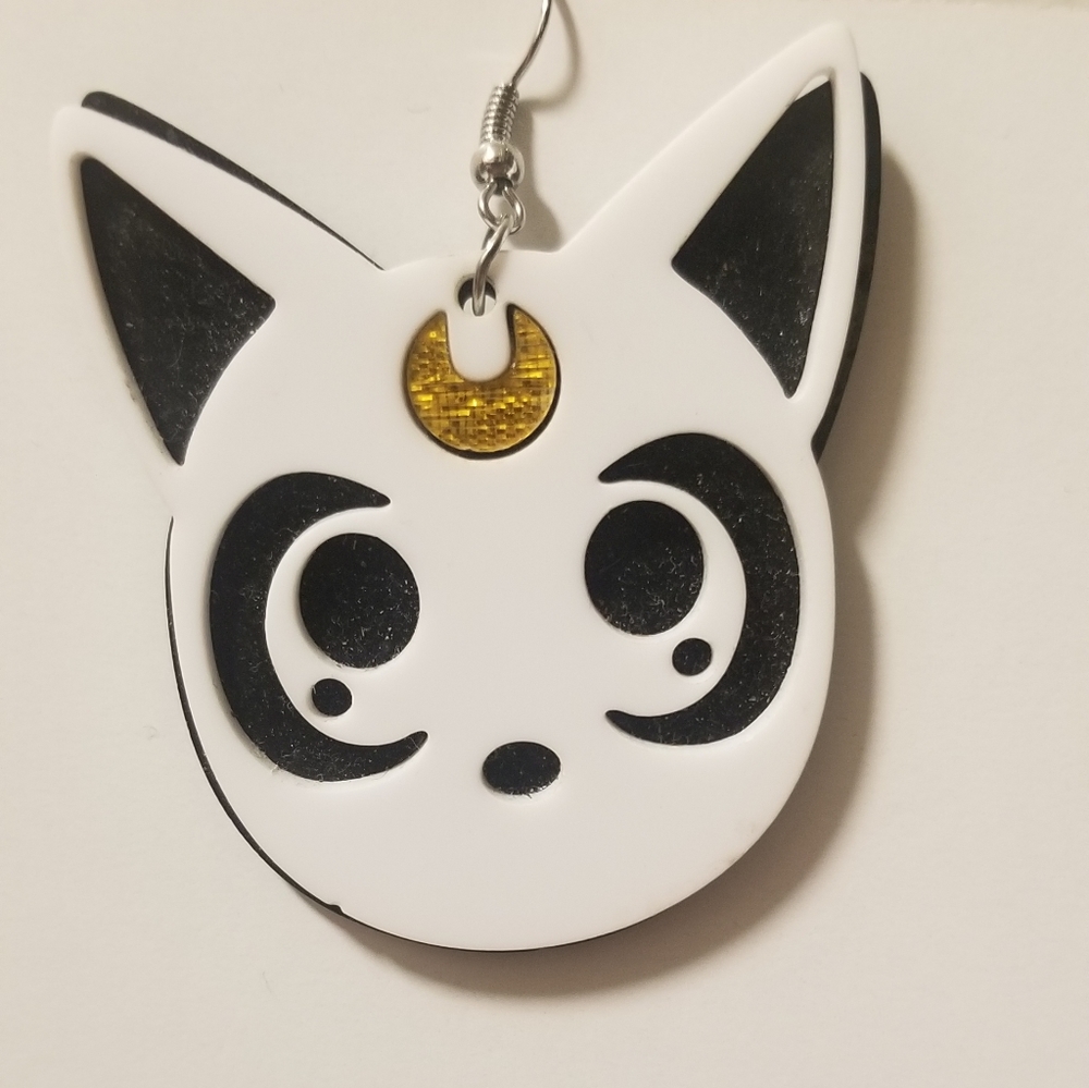 Sailor Moon earrings!! - Picture 2 of 3